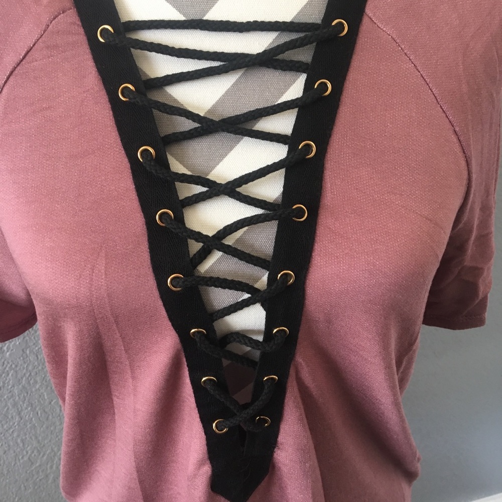 ๐1 SM LEFT๐ Cold Shoulder Mauve Lace Up Top - Picture 5 of 7